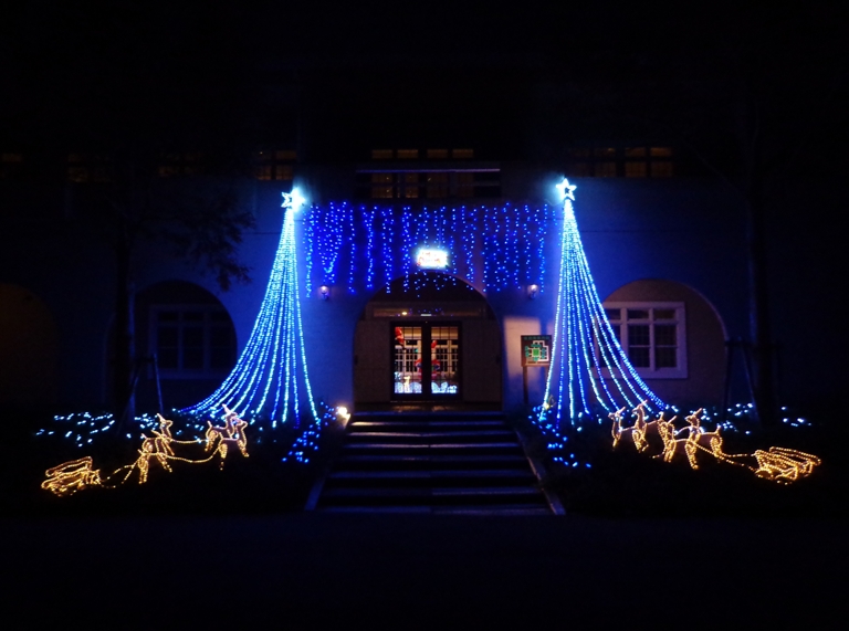 「12月8日 ~ 研修棟前のクリスマスイルミネーション ~ 」