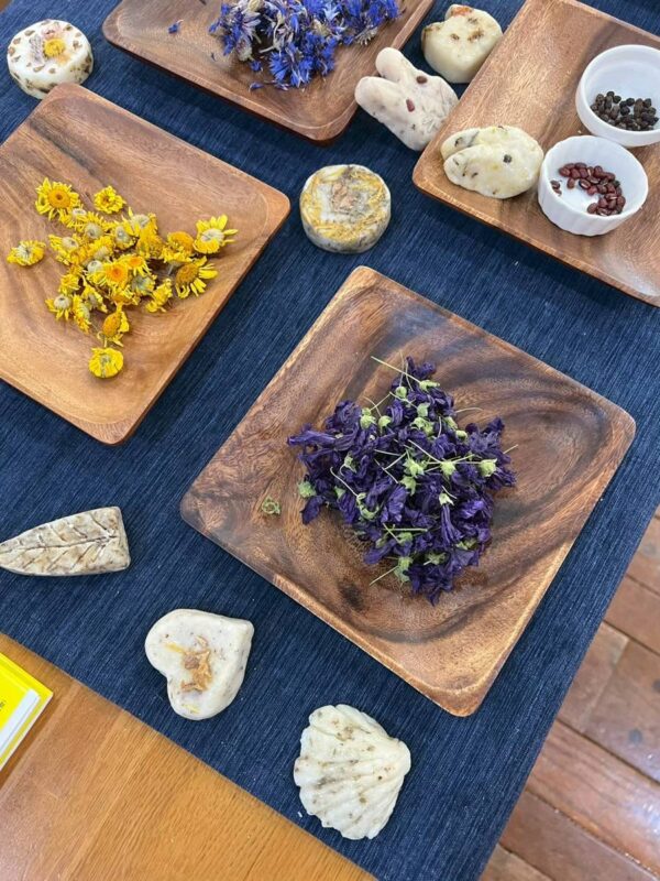 『ハーブの手ごね石鹼作り教室』開催