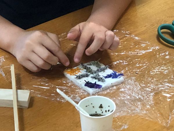 ～　ハーブ石けん作り体験　～